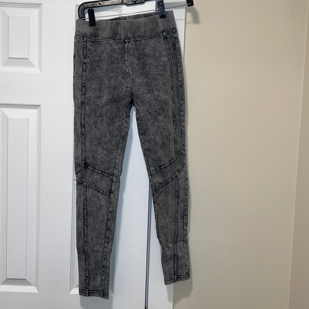 Gray leggings